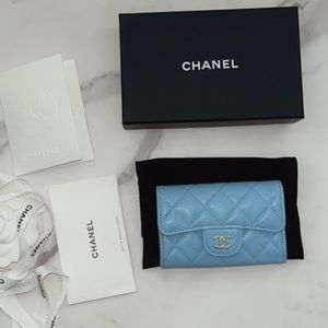 Chanel 23a 🦋 blue snap card holder 2023